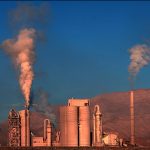 نارضایتی جوانان جویای کار گُل گیر از استخدام های غیربومی و قوم گرایی درکارخانه سیمان