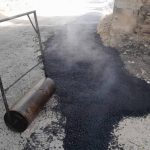لکه گیری و ترمیم آسفالت معابر محله بازار شوشتری ها توسط شهرداری مسجدسلیمان