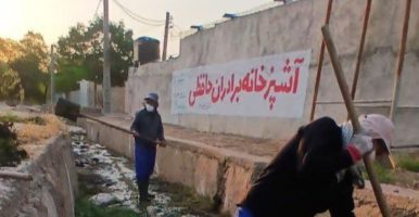 ساماندهی کانال‌های روباز منطقه بی‌بیان با آغاز عملیات لایروبی و آهک‌پاشی شهرداری