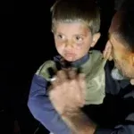 پایان خوشِ عملیات جستجو پس از ۱۲ ساعت، کودک مفقود شده اندیکایی به آغوش خانواده بازگشت