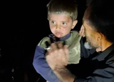 پایان خوشِ عملیات جستجو پس از ۱۲ ساعت، کودک مفقود شده اندیکایی به آغوش خانواده بازگشت